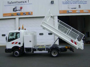 Benne et coffre sur Renault Maxity