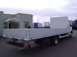 Plateau ridelle et coffre sur IVECO Daily